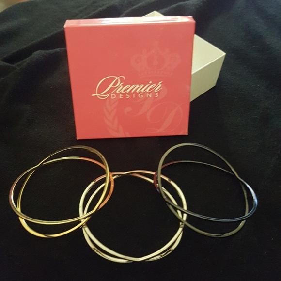 Bracelets - Picture 1 of 3